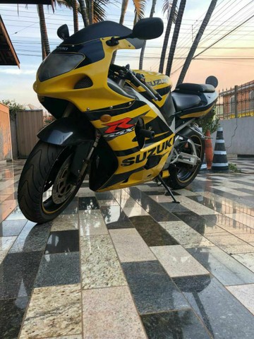 MOTO SUZUKI