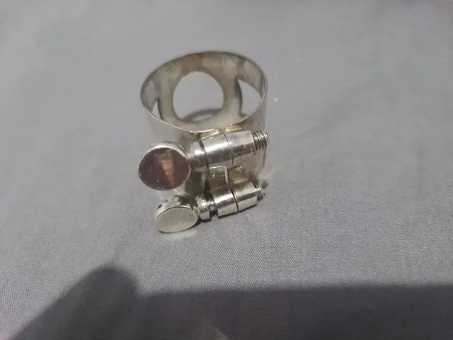Abraçadeira sax alto