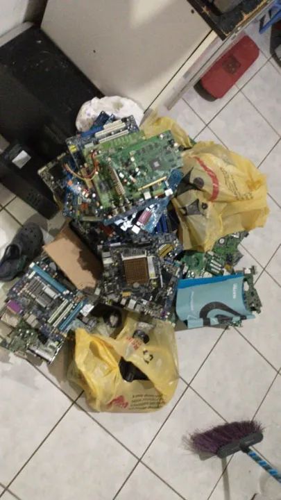 Sucatas de placas de eletrônicos, recolhemos no local - Foto 5