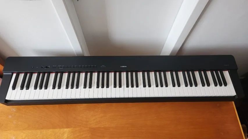 Piano Digital Yamaha P-225b Preto 88 teclas, portátil, com fonte, pedal e porta partituras - Foto 5