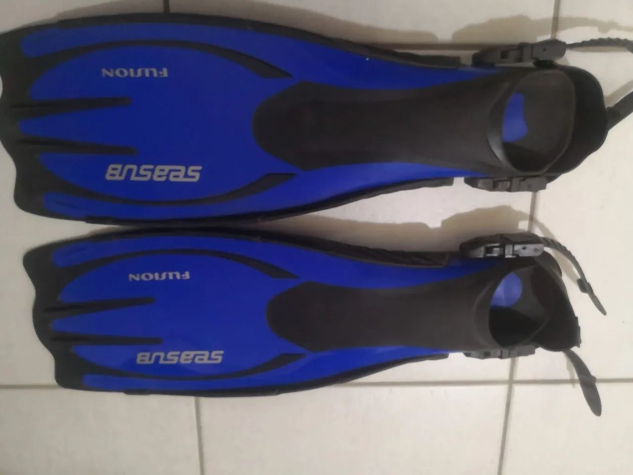 Nadadeira Seasub  fusion tam S-L, semi nova - Foto 2