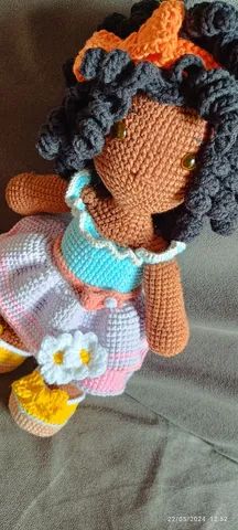 Boneca toda artesanal em amigurumi, só via pedido, leia a descrição - Foto 3