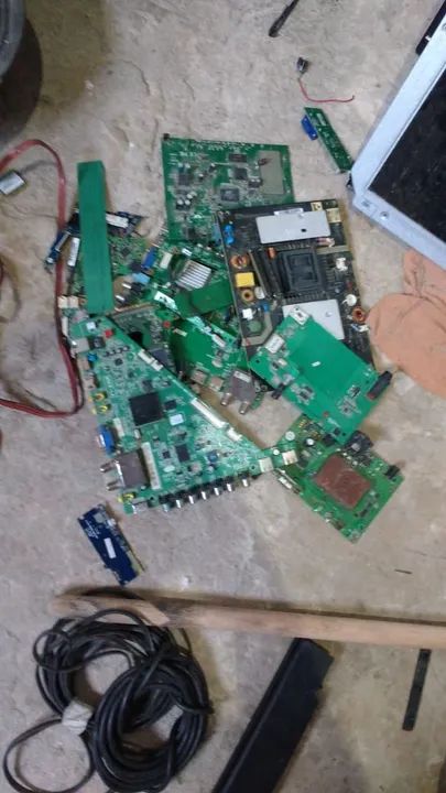 Sucatas de placas de eletrônicos, recolhemos no local - Foto 4