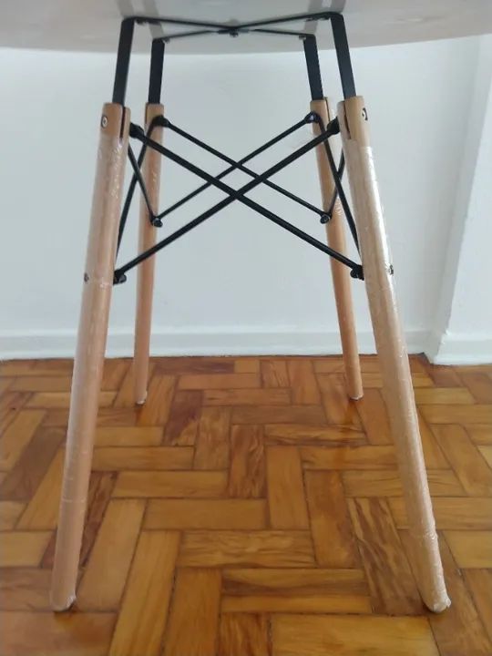 Conjunto Mesa Eiffel Eames 80cm + 02 Cadeiras -  Pouquíssimo Usado - Foto 4