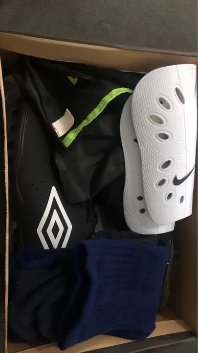 Kit Chuteira Umbro, Meião, Caneleira Nike - Foto 3
