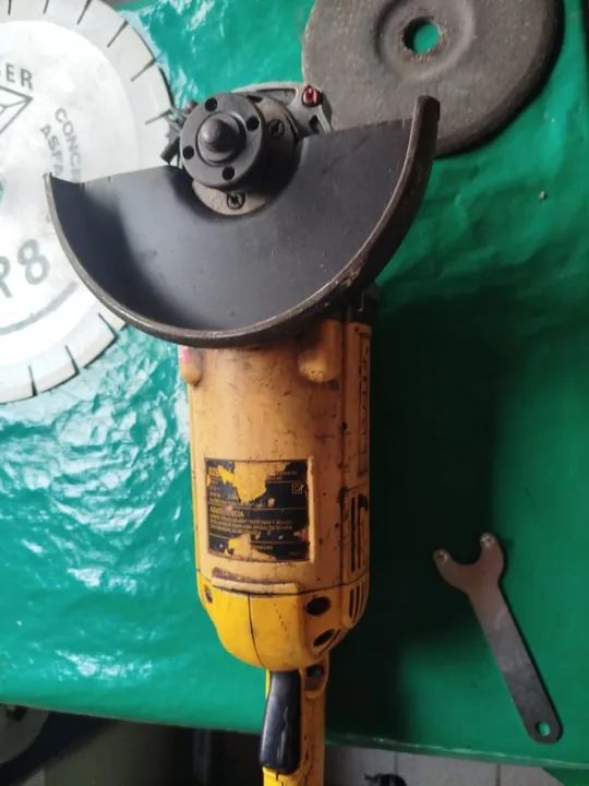 Lixadeira e Politriz 7" e 9" Dewalt Potência 1200W