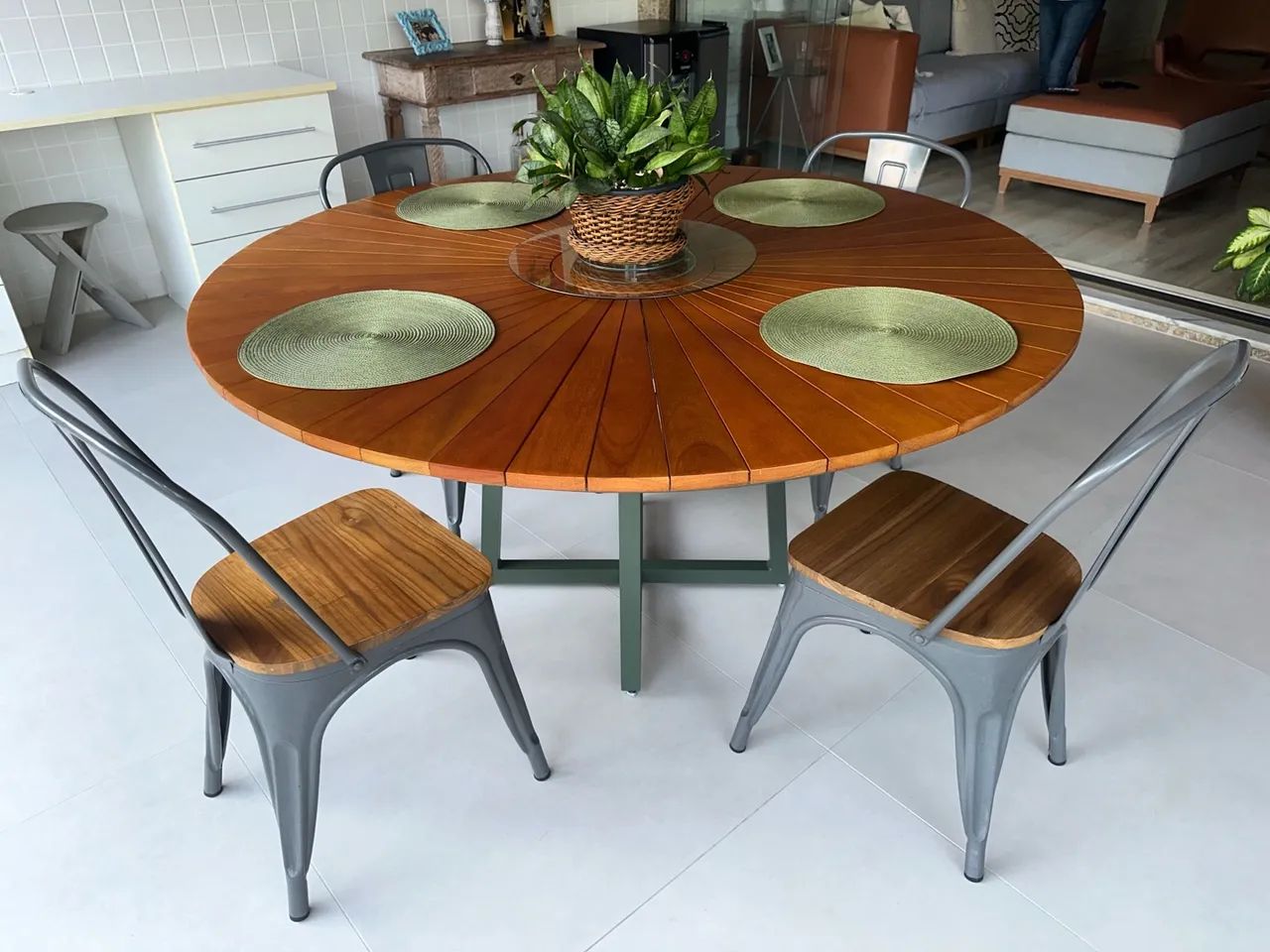 Conjunto 4 cadeiras Tolix assento madeira. Troco em Geladeira pequena. - Foto 4