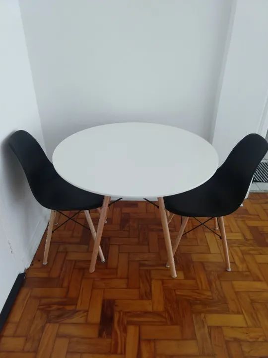 Conjunto Mesa Eiffel Eames 80cm + 02 Cadeiras -  Pouquíssimo Usado - Foto 2