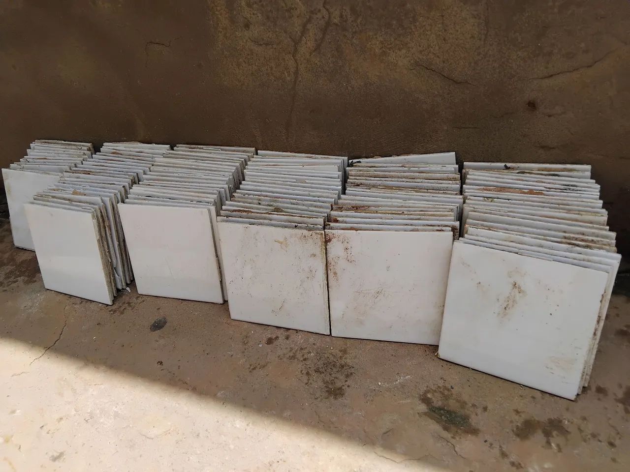 Azulejos brancos usados