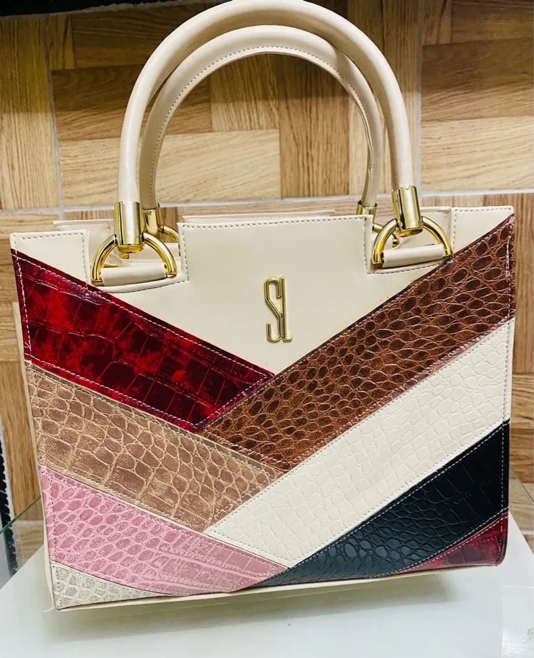 Bolsa Feminina Colorida com Design Moderno