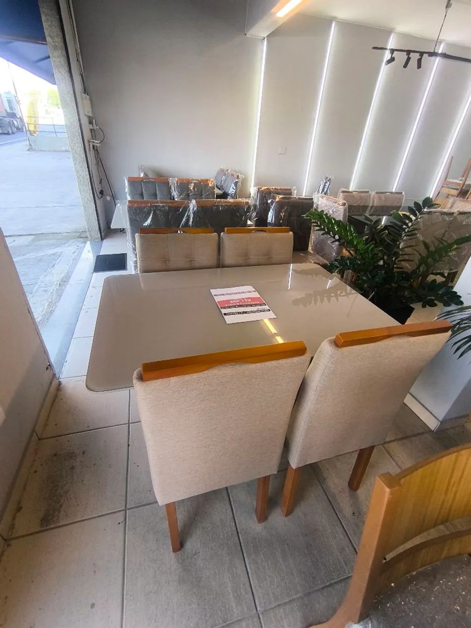 MESA DE JANTAR + 4 CADEIRAS BELÍSSIMA 