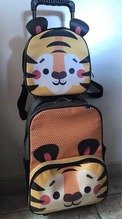 Mochila de rodinha + lancheira 422991320087930880