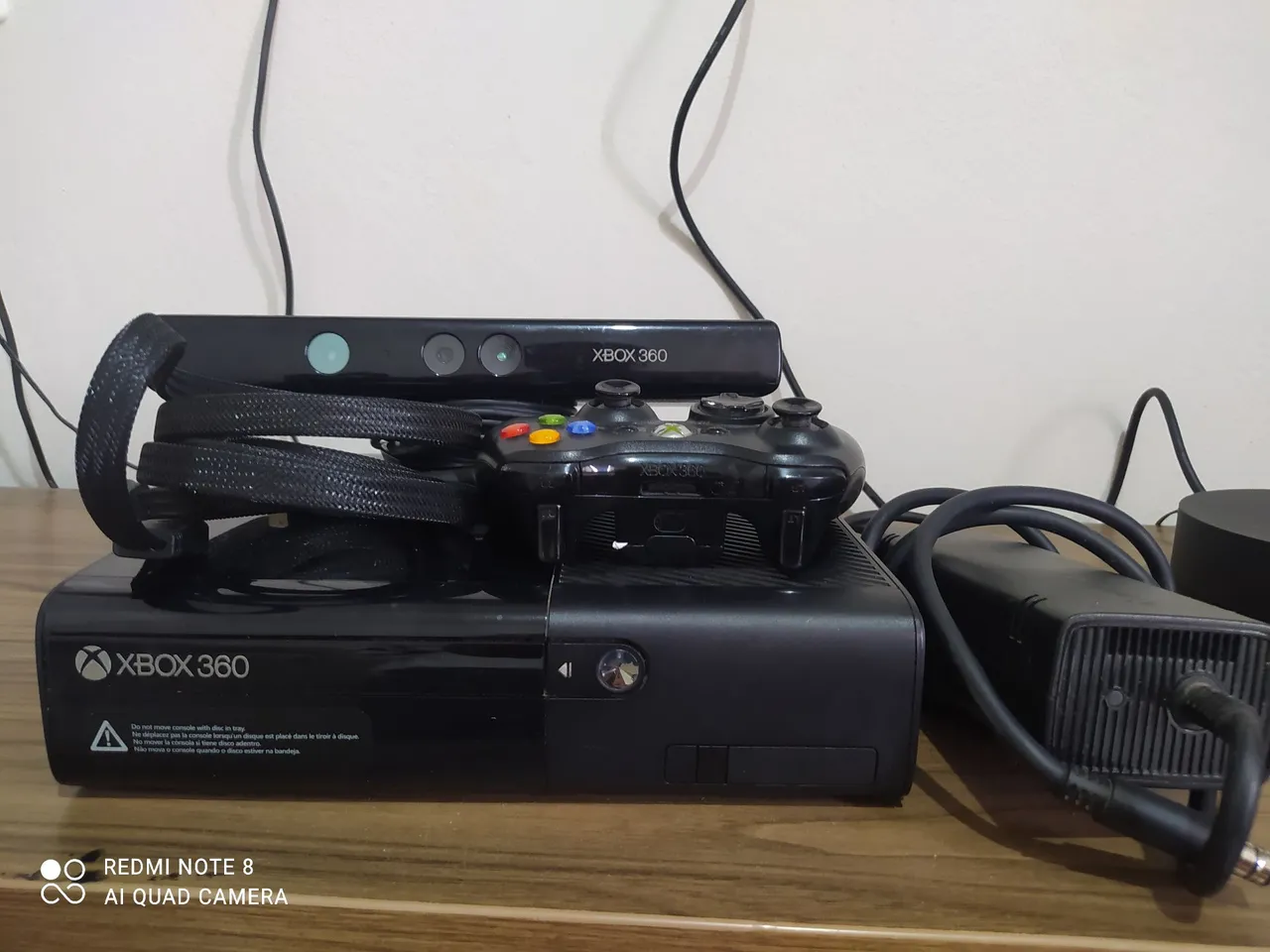 Xbox 360 com Kinect e acessórios