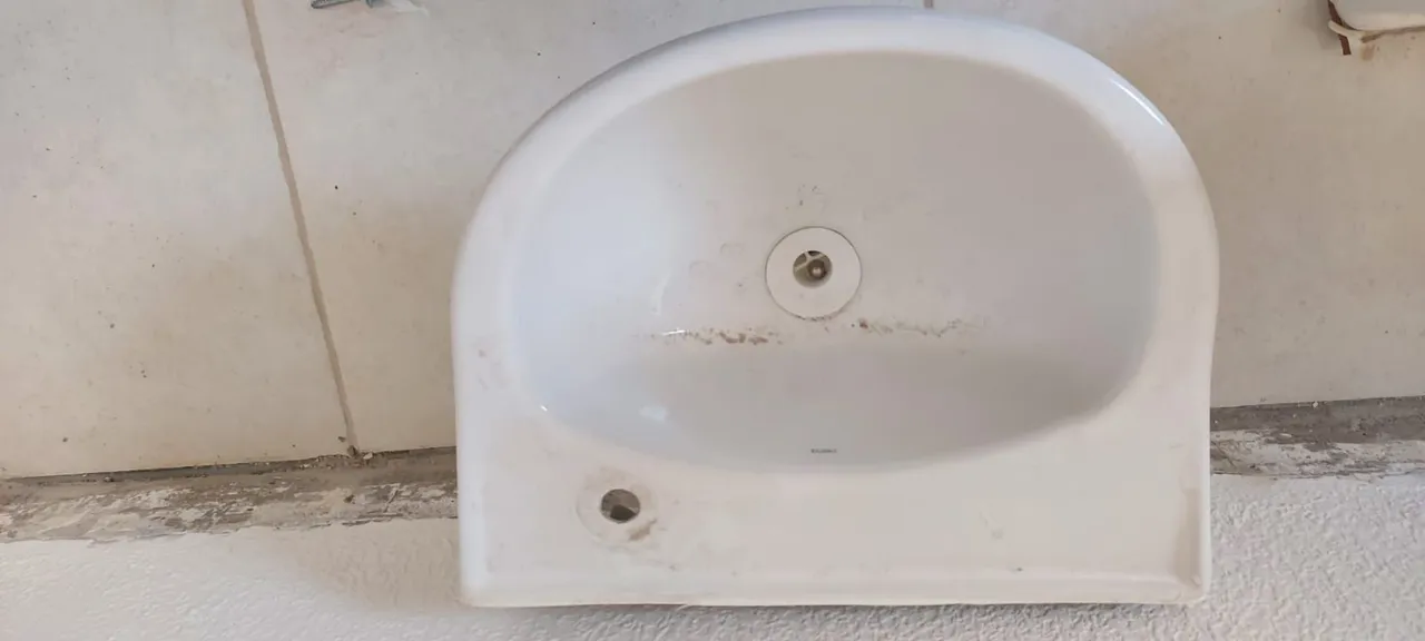 Lavatório de cerâmica para banheiro e pia de cozinha