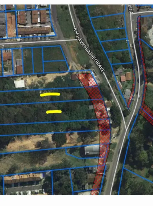 Terreno em Ótima Localização, com Área Verde