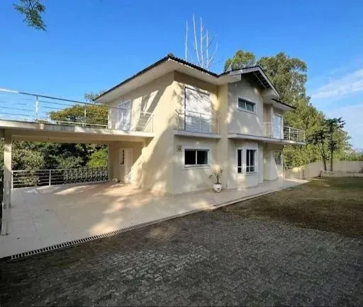Casa à venda e locação, de frente para a APP, no Condomínio Fazendinha na Granja Viana / S