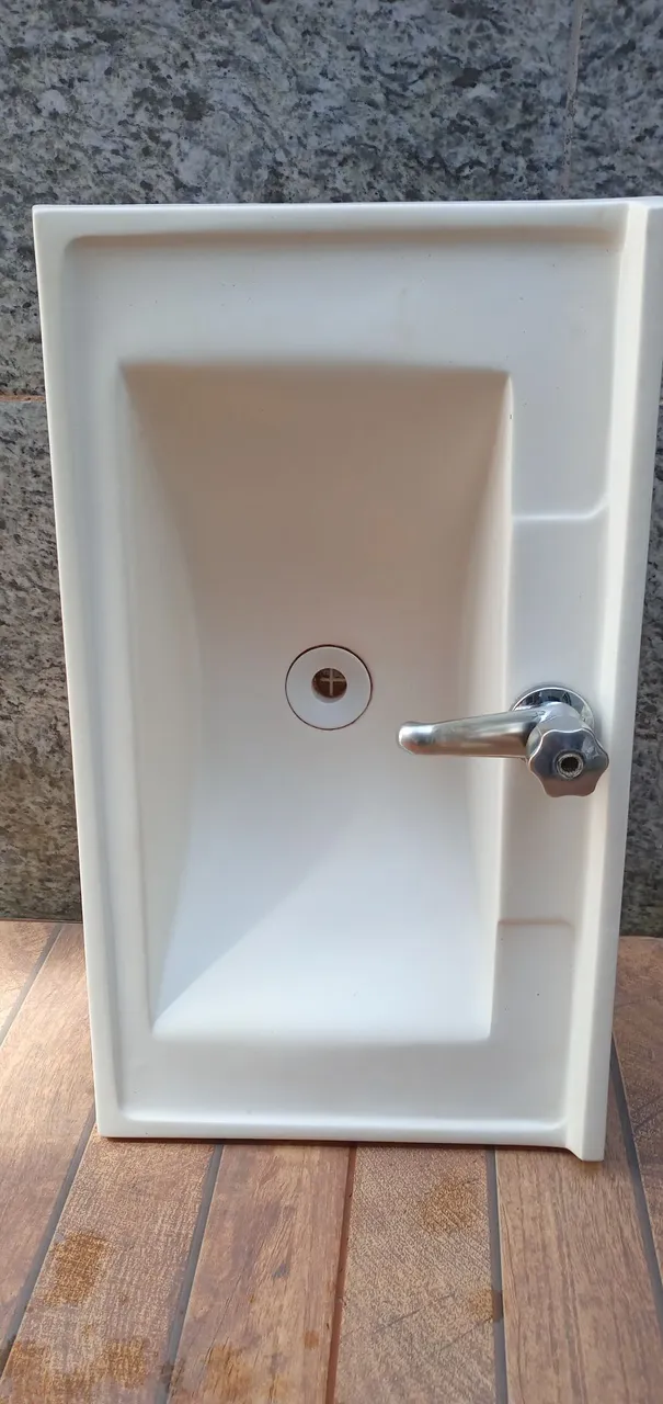 Pia de encaixe com torneira
