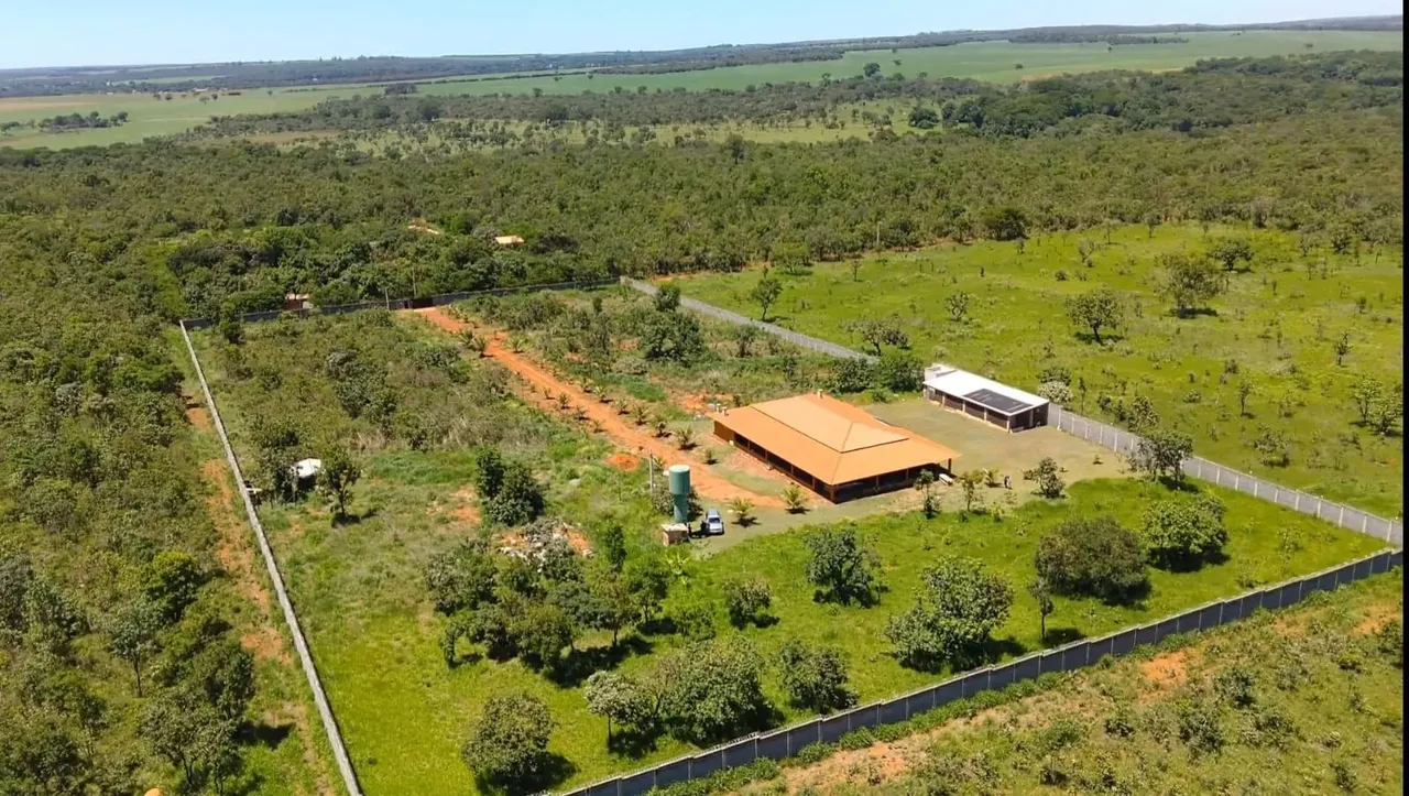 Chácara Escriturada no Tororó - Terreno Murado, Casa de Alto Padrão e Piscina