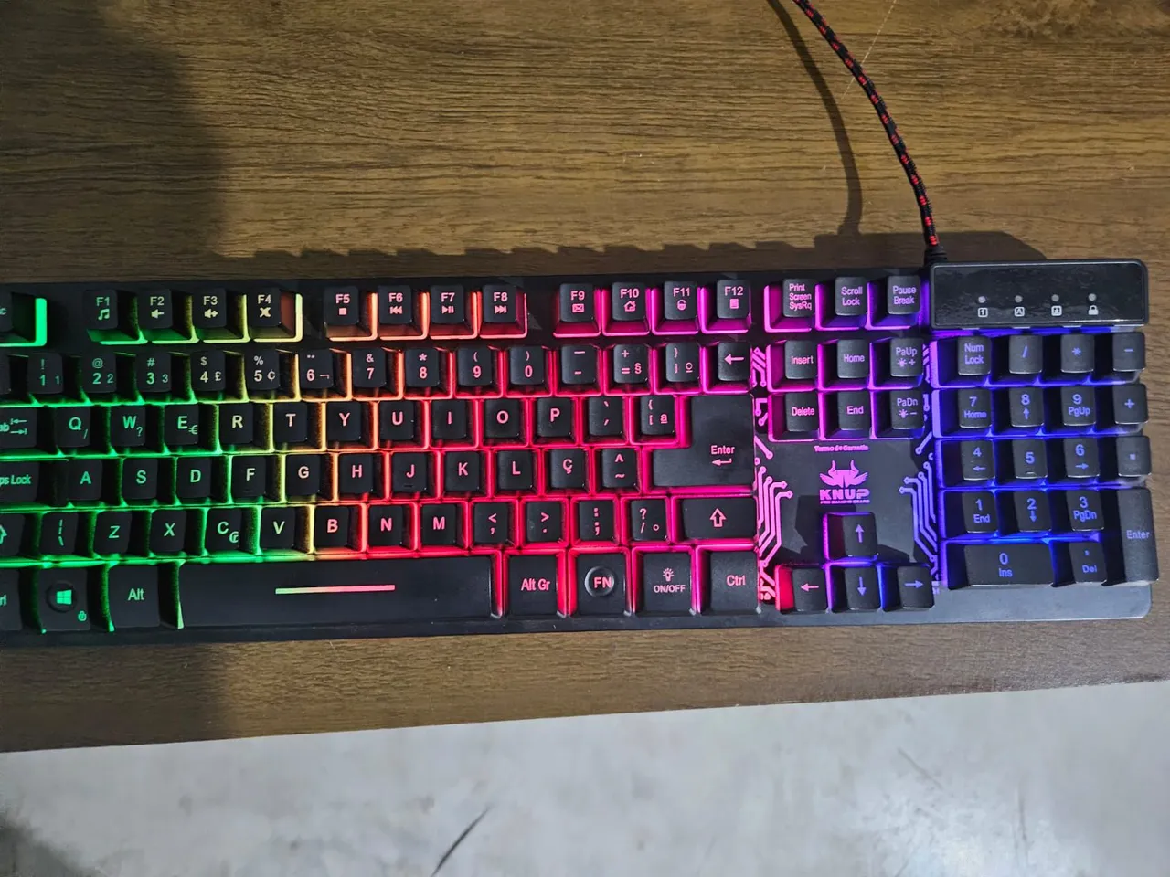 Teclado Gamer KNUP com LED RGB