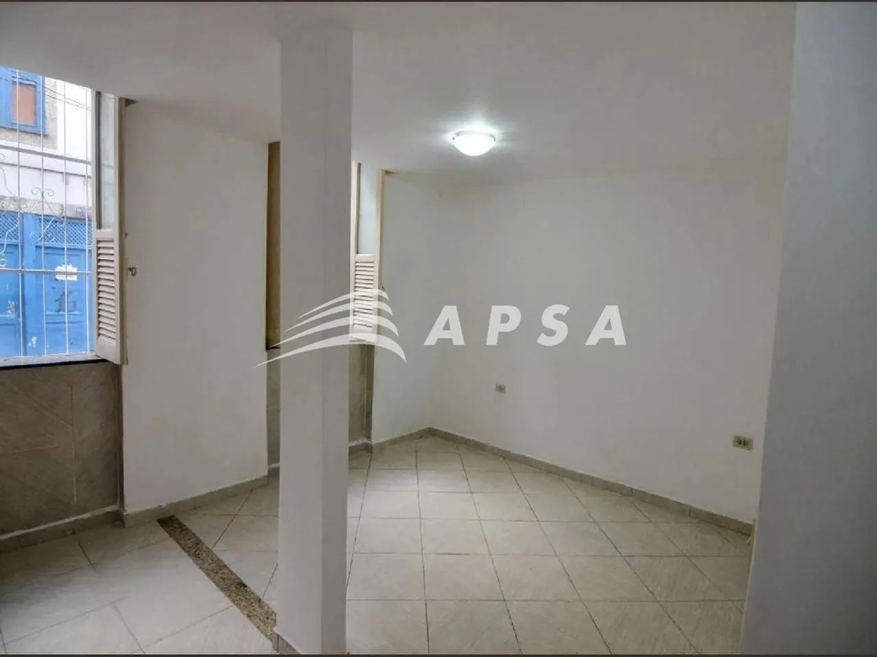 NO CORAÇÃO PULSANTE DO RIO DE JANEIRO, ESSA CASA RECÉM-REFORMADA NO CENTRO É UMA OPORTUNID