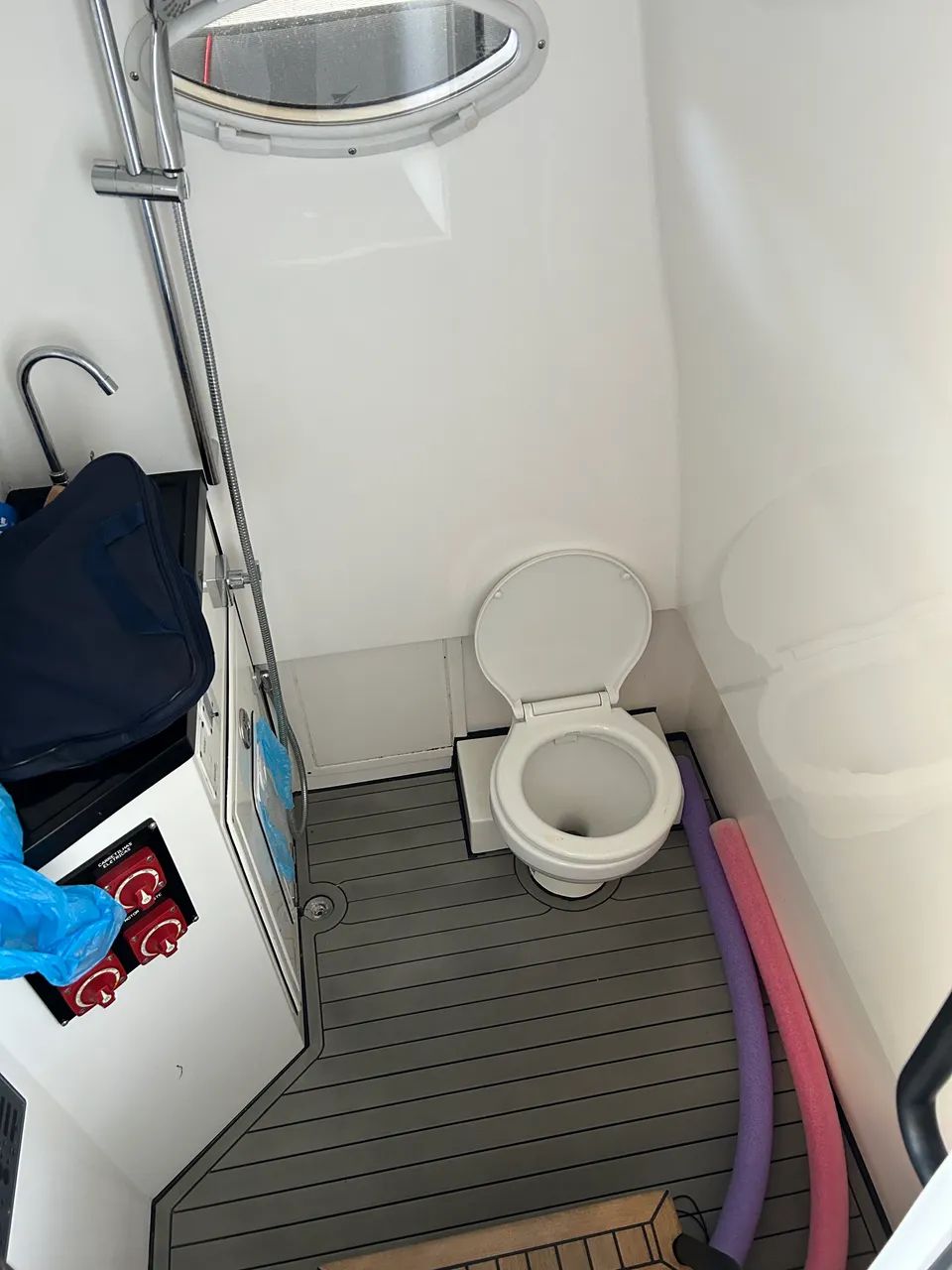 VENDO LANCHA SEDNA CC 320 COM APENAS 123 HORAS DE NAVEGAÇÃO - Foto 12