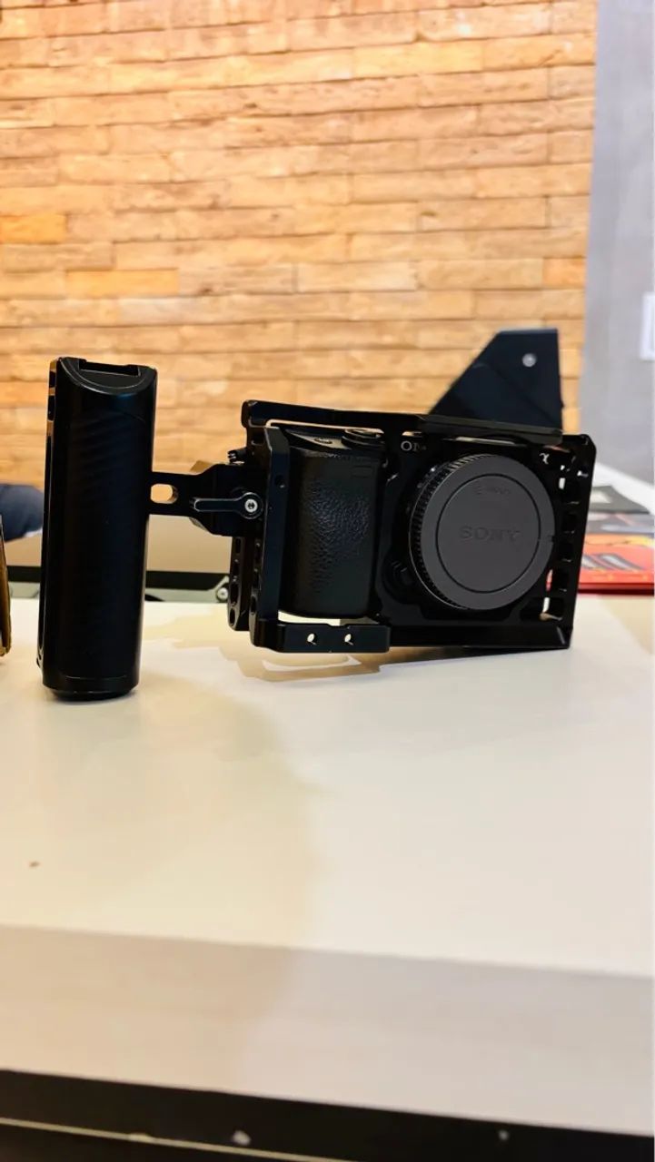 Câmera Sony a6300 com Cage SmallRig - Foto 2