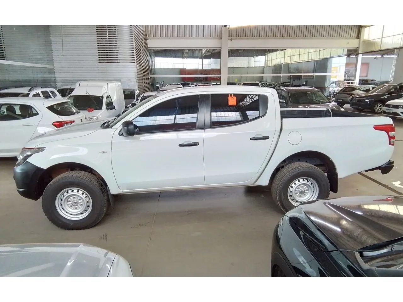 Mitsubishi L200 triton 2022 2.4 16v turbo diesel gl cd 4x4 manual - Foto 4