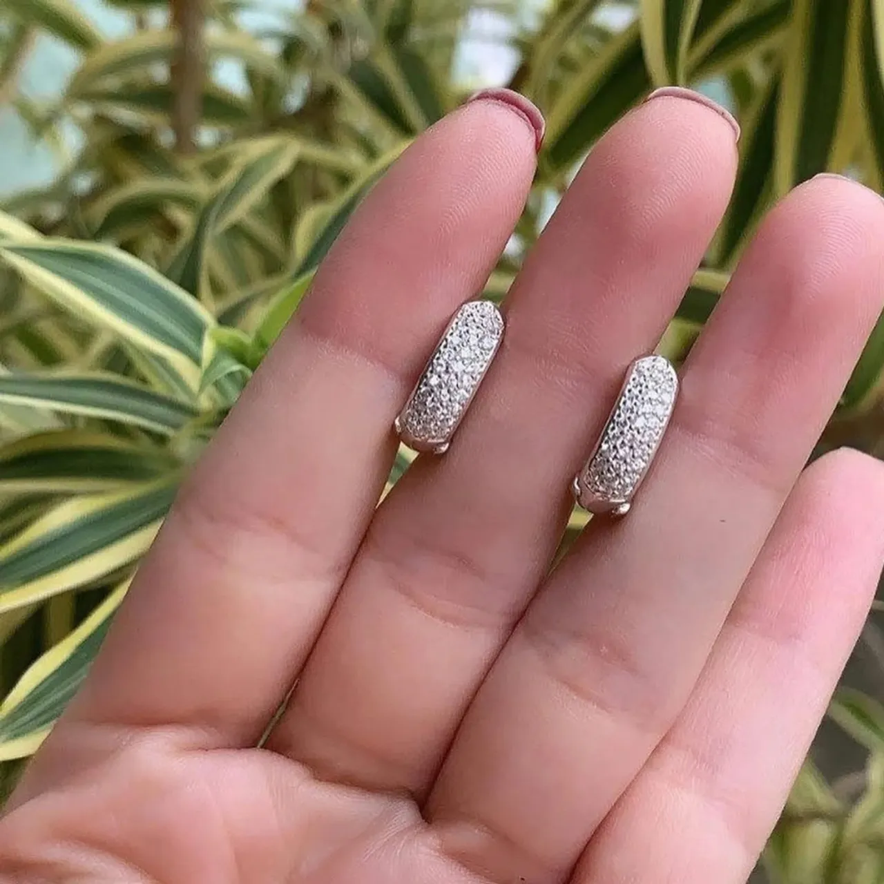 Brincos Argola Cravejados com Zircônias