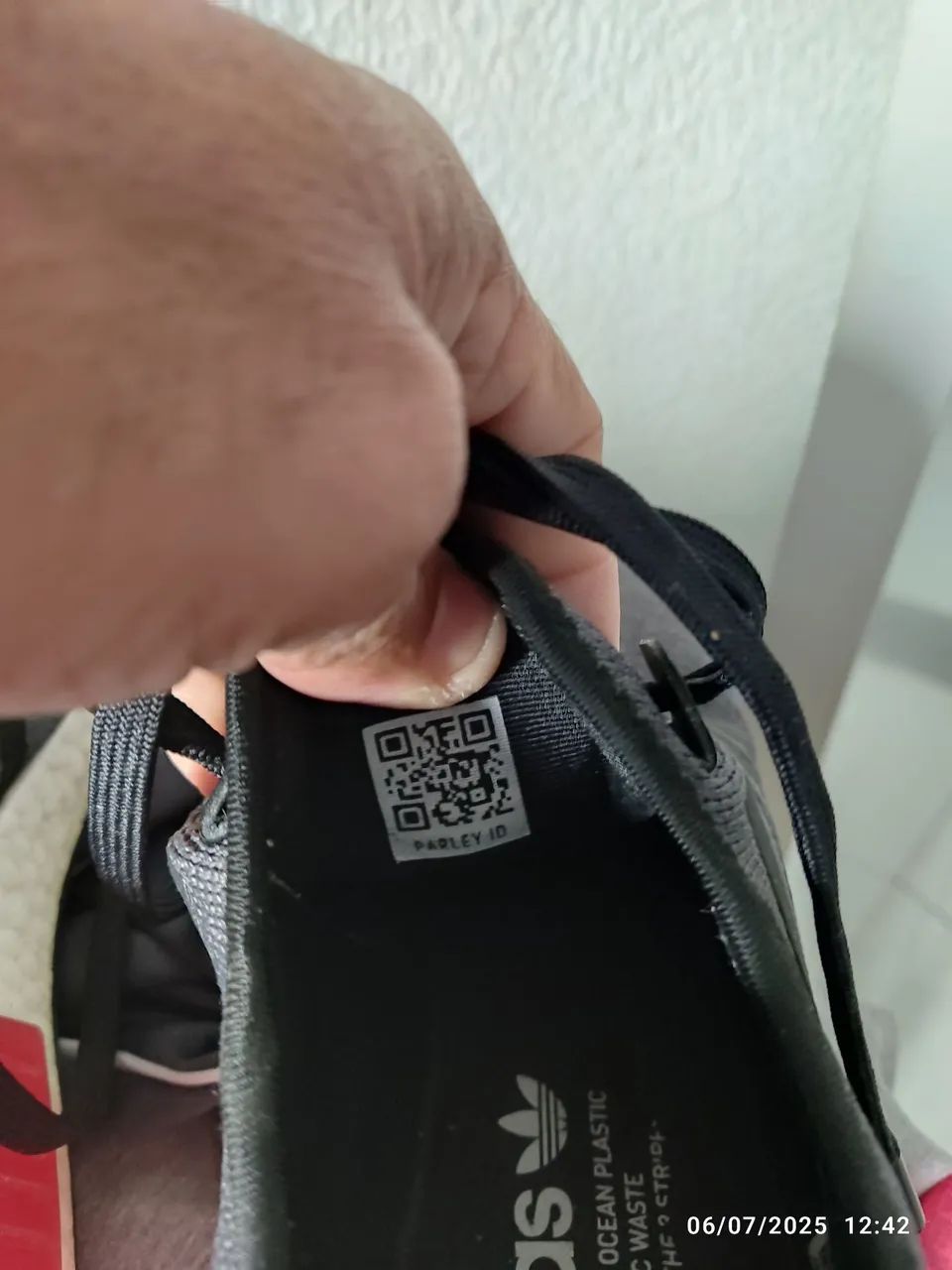 Tênis Adidas 38 original foi pago 750 reais  - Foto 4
