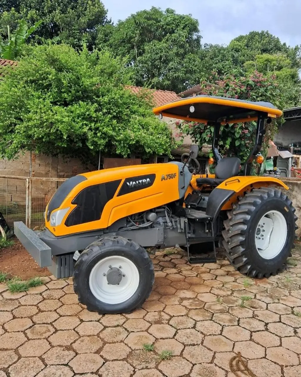 Trator Valtra A750F