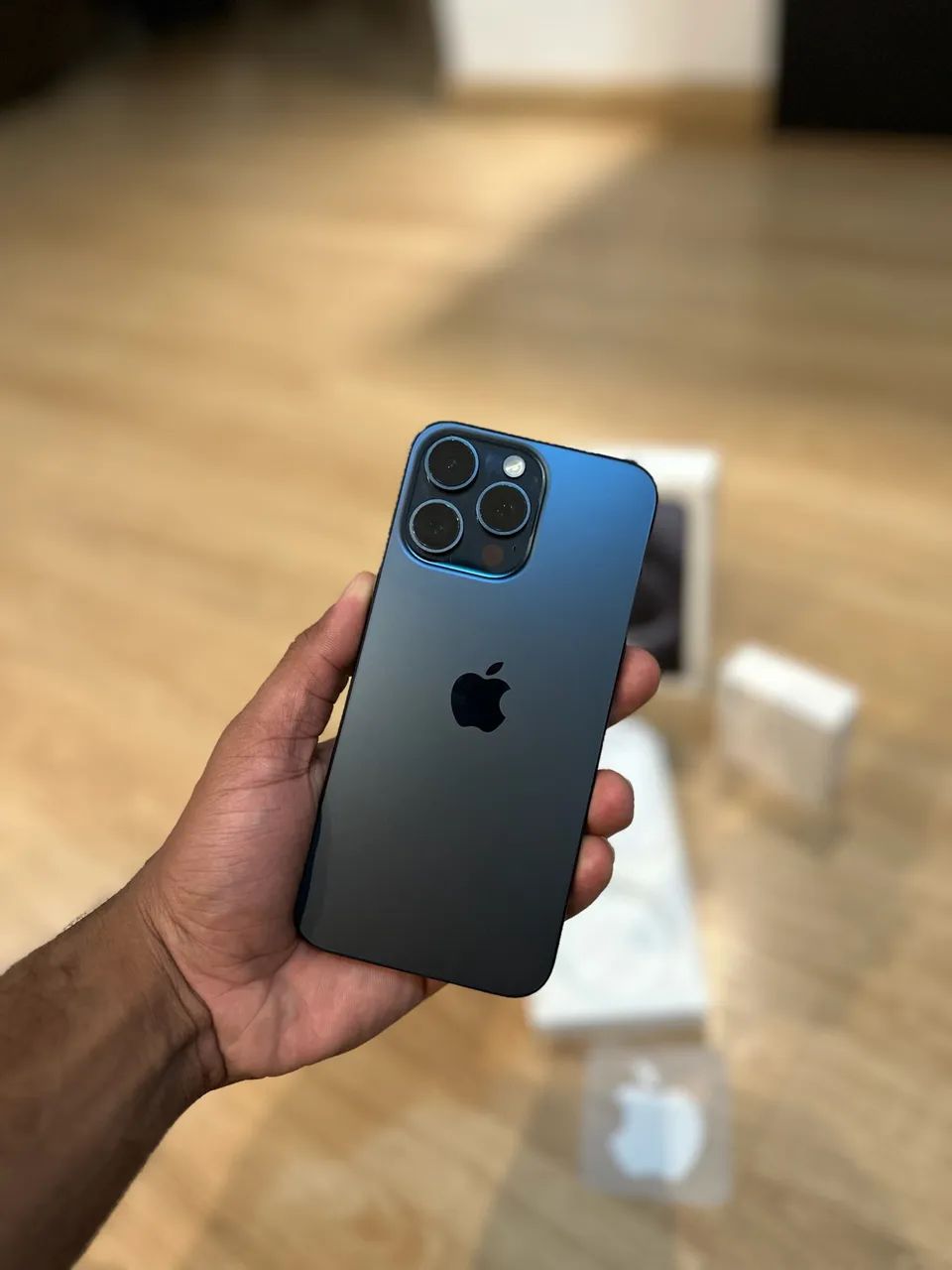 IPHONE 15 PRO MAX BLUE TITANIUM 256GB C/GARANTIA EM ATÉ 18X