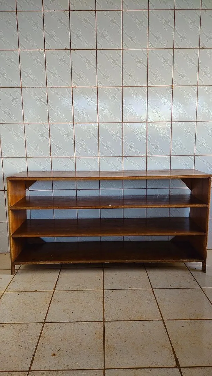Balcão de Madeira Multiuso para Organização.