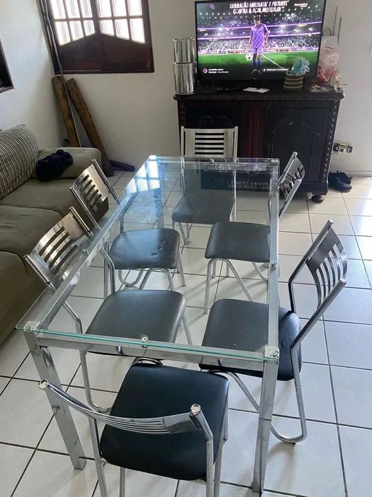 Mesa de jantar de vidro temperado com 6 cadeiras