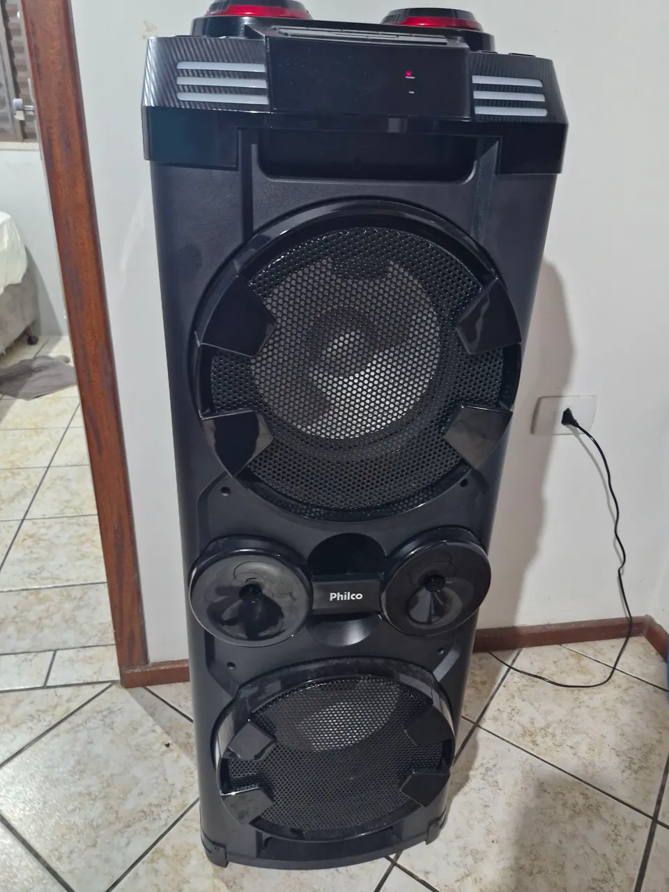 Caixa de Som Philco Potente e com Design Moderno