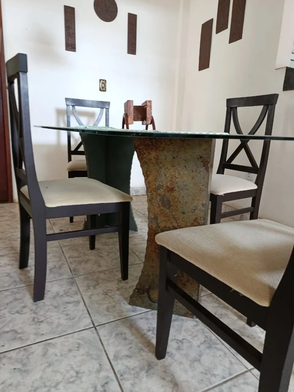 Vendo mesa 4 lugares com tampo de vidro - Foto 3