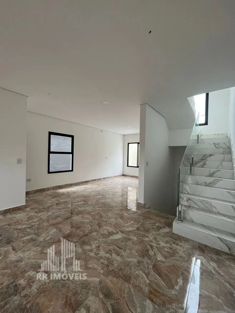 RR5569D Casa 120m² JARDIM RANCHO ALEGRE - OPORTUNIDADE - 3 Dorms 42Vagas - Santana de Parn