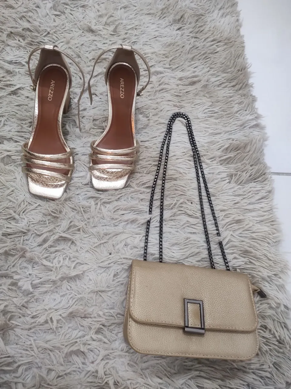 Sandália Arezzo Dourada N. 35 + Bolsa
