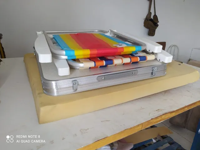 Mesa maleta e cadeiras