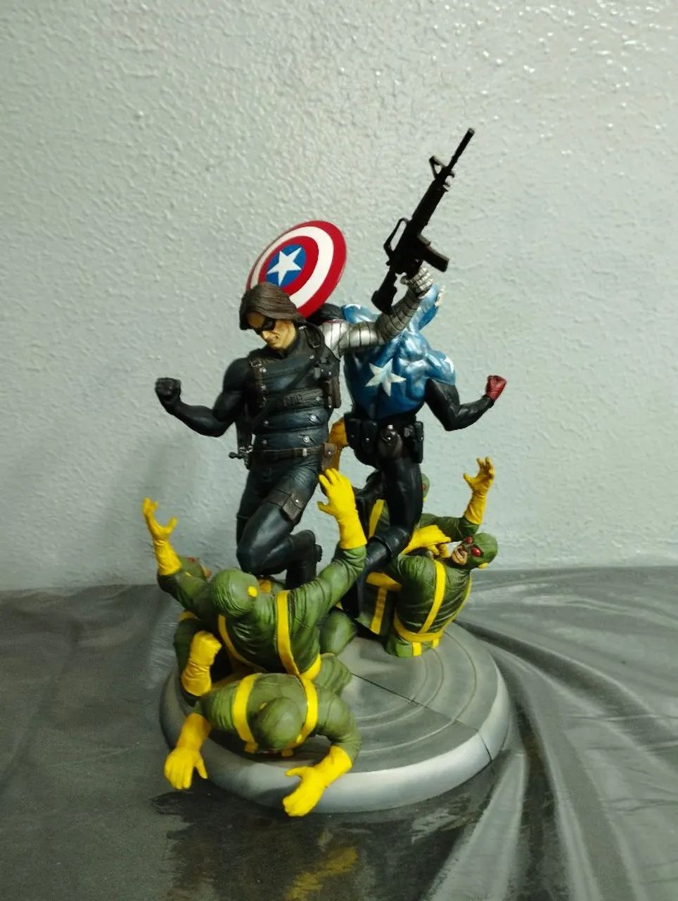 Action Figure Marvel - Bucky Barnes e Capitão América