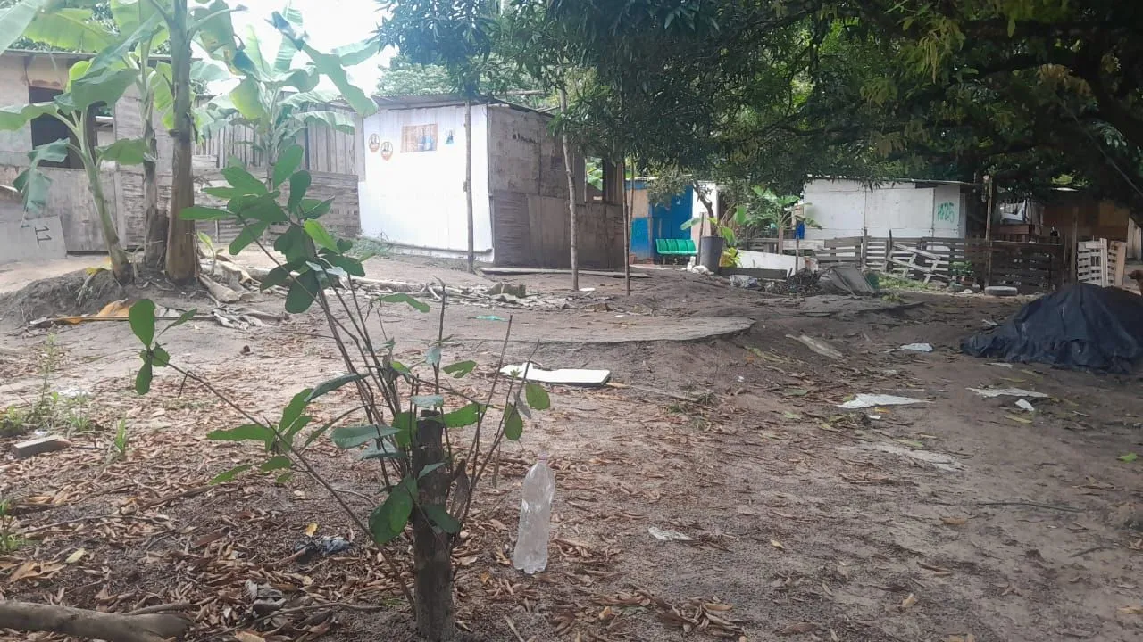 Vendo terreno no colônia terra nova.