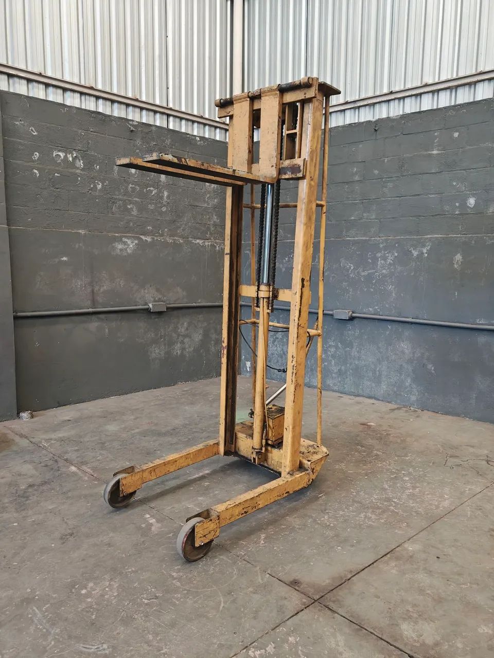 Empilhadeira manual 1 tonelada 