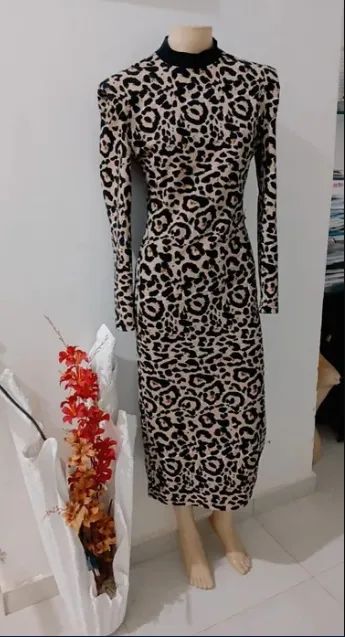 Elegante vestido da Shein oncinha - veste M - R$45 card/pix -