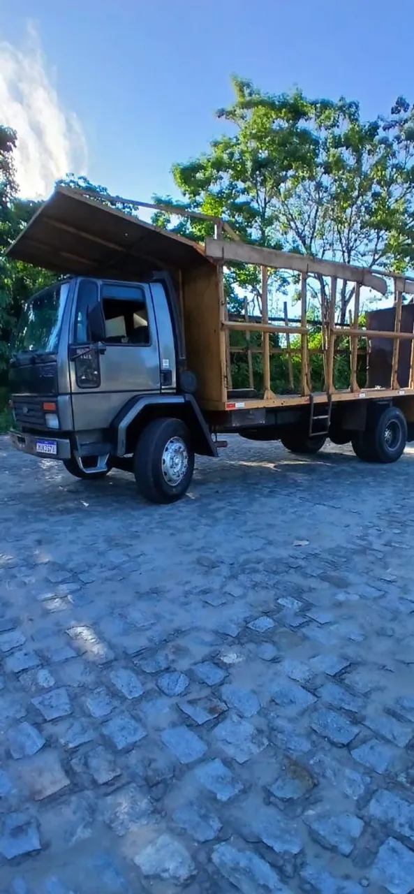 Ford cargo bem conservado pronto pra trabalhar