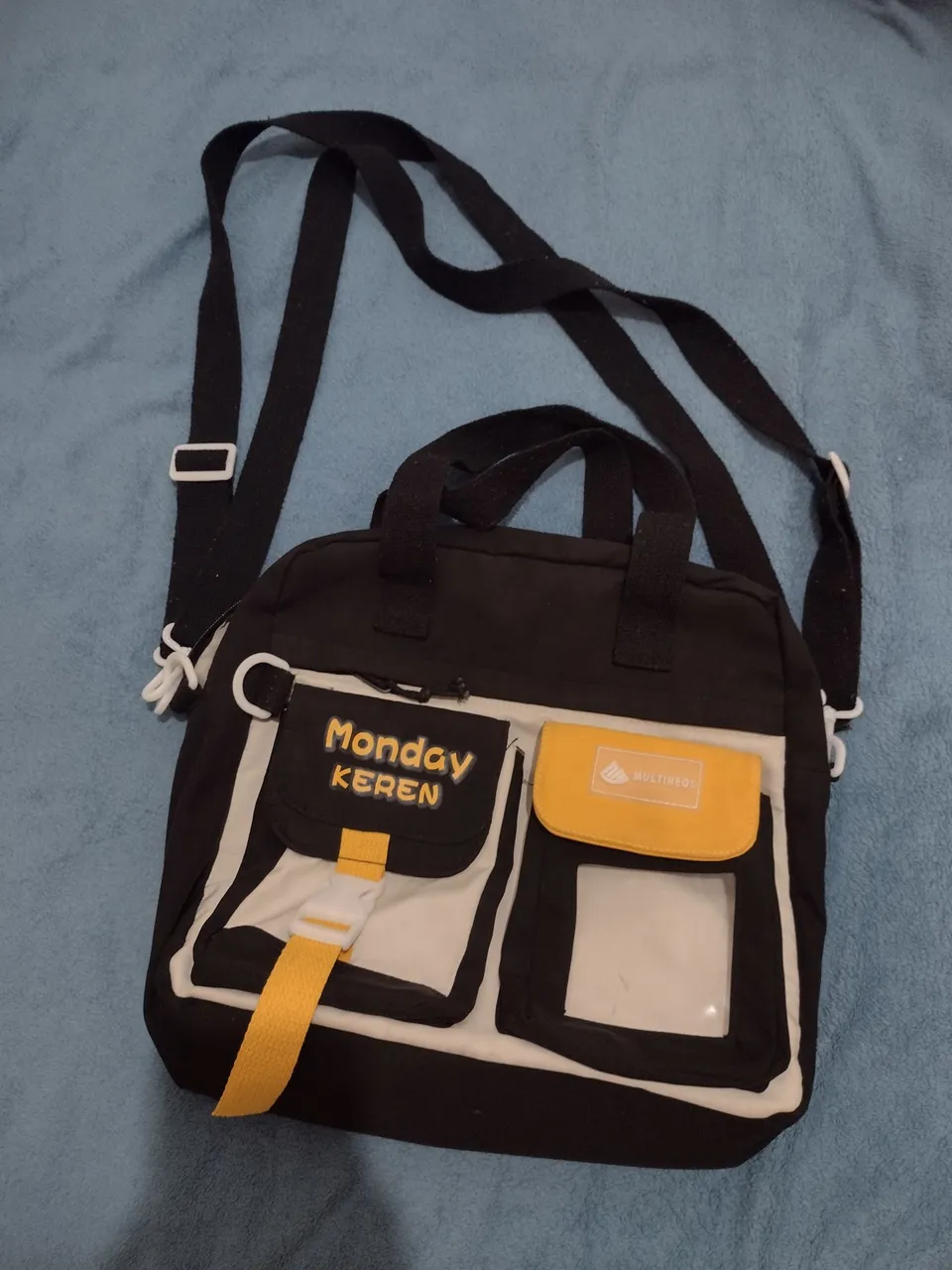 Bolsa de Ombro Preta com Detalhes Amarelos - Estilo Moderno
