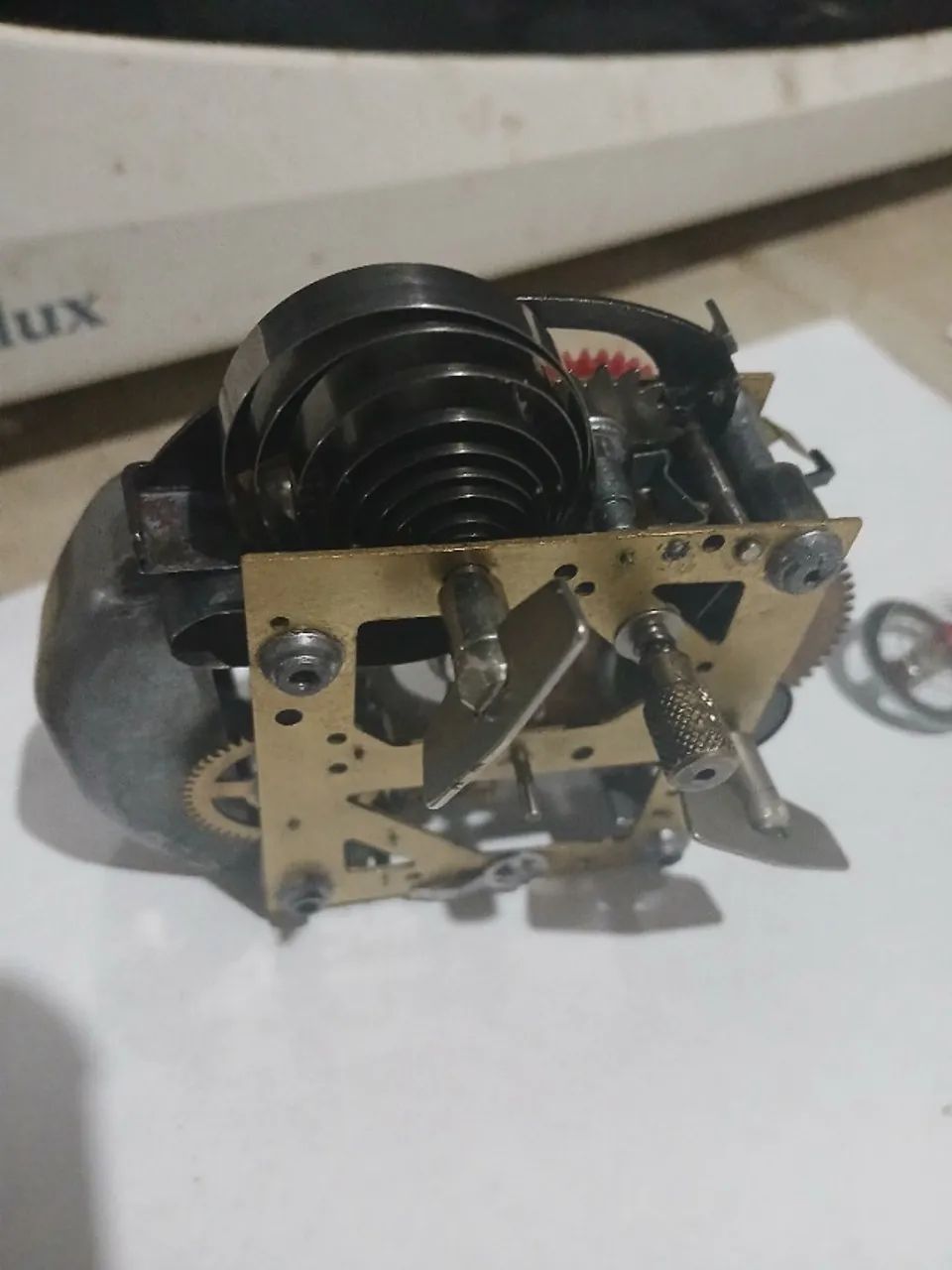 Maquina completa e peças soltas de despetador Westclox mecânico antigo usado