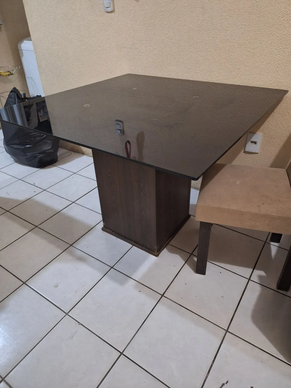 Mesa de Jantar em Vidro Temperado com Tampo Preto