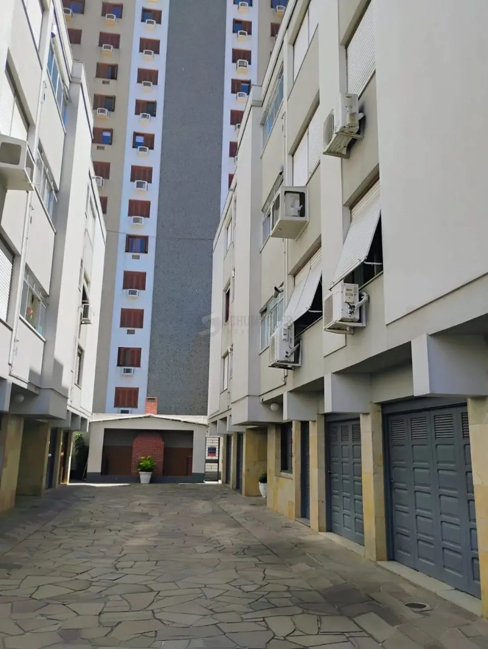 Apartamento com 3 quartos e 2 vagas de garagem no Bairro Jardim Itu/ Planalto.