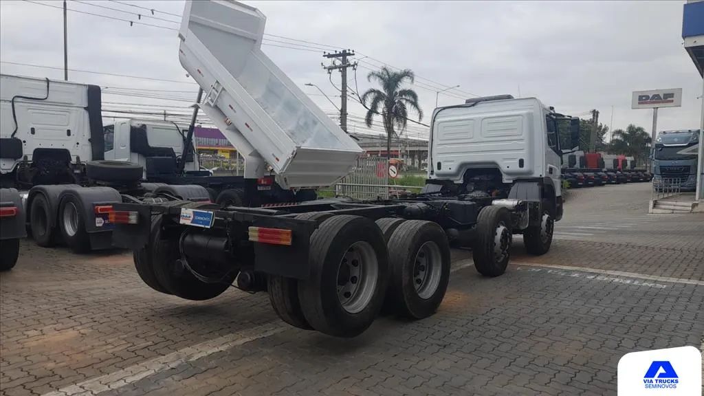 MBENZ ATEGO 3030 8X2 CAB EST CHASSI 2019/2020 - Foto 4