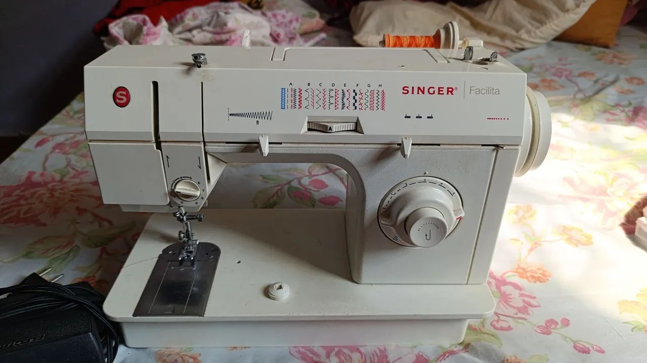 Máquina de Costura Singer OBS: ESTAR FUNCIONANDO LENTAMENTE NA HORA DE COSTURAR  - Foto 4