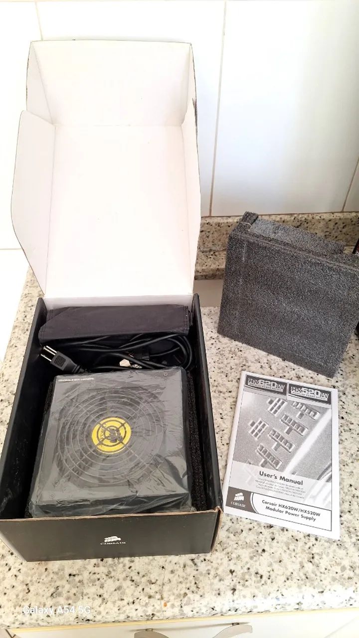 Fonte Corsair HX520W